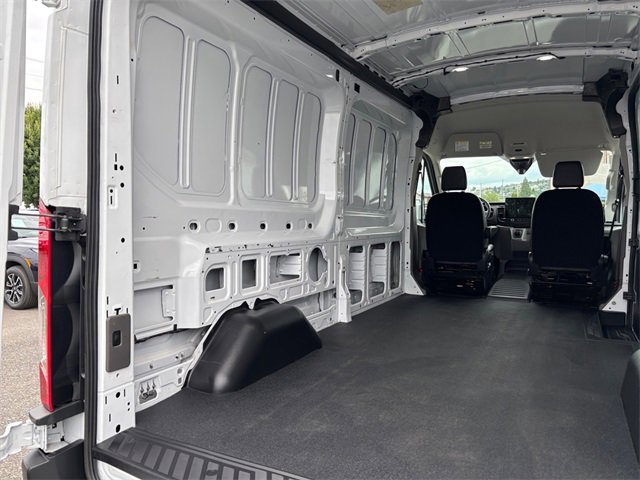 Used 2022 Ford E-Transit Medium Roof image 24