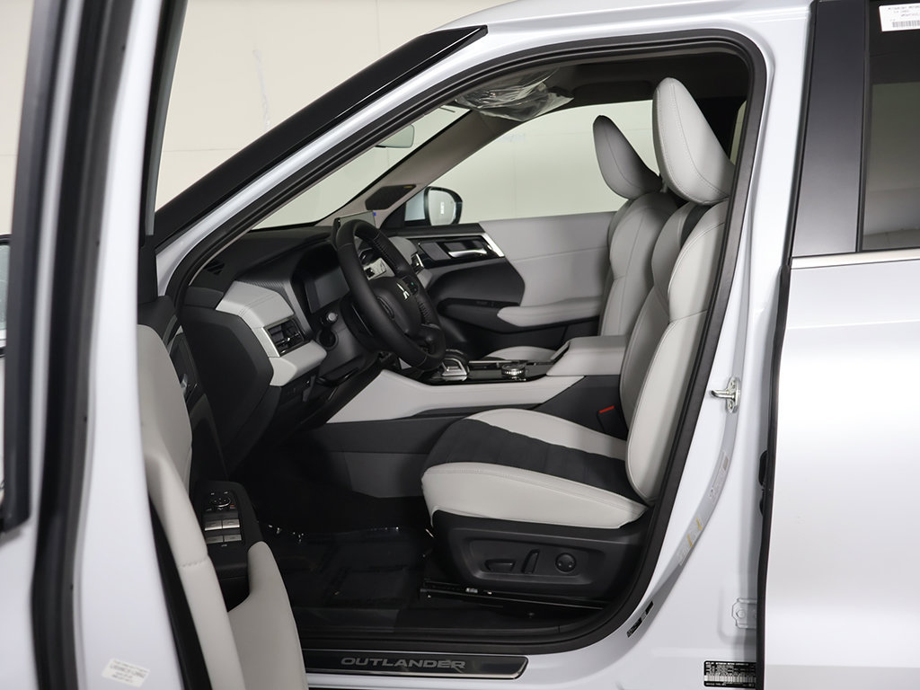 New 2026 Mitsubishi Outlander SE AWD/4WD image 31