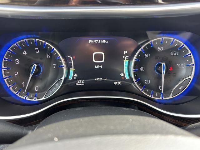 Used 2024 Chrysler Pacifica Limited FWD image 19