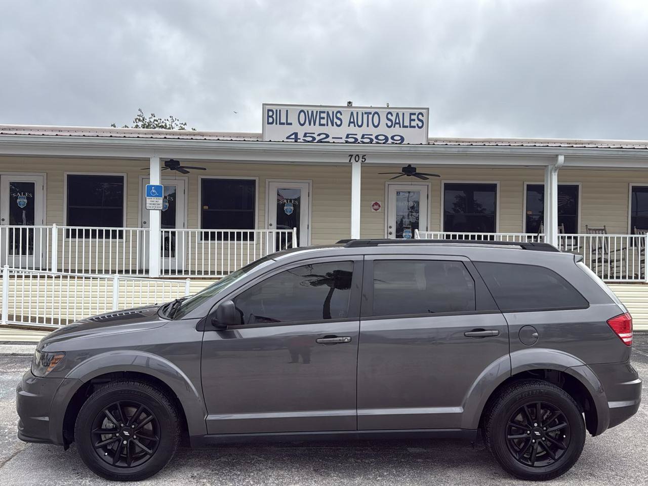 Used 2020 Dodge Journey SE w/ SE Popular Equipment Group FWD image 2