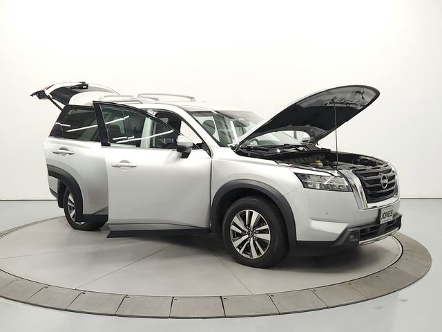 Used 2022 Nissan Pathfinder SL AWD/4WD image 9