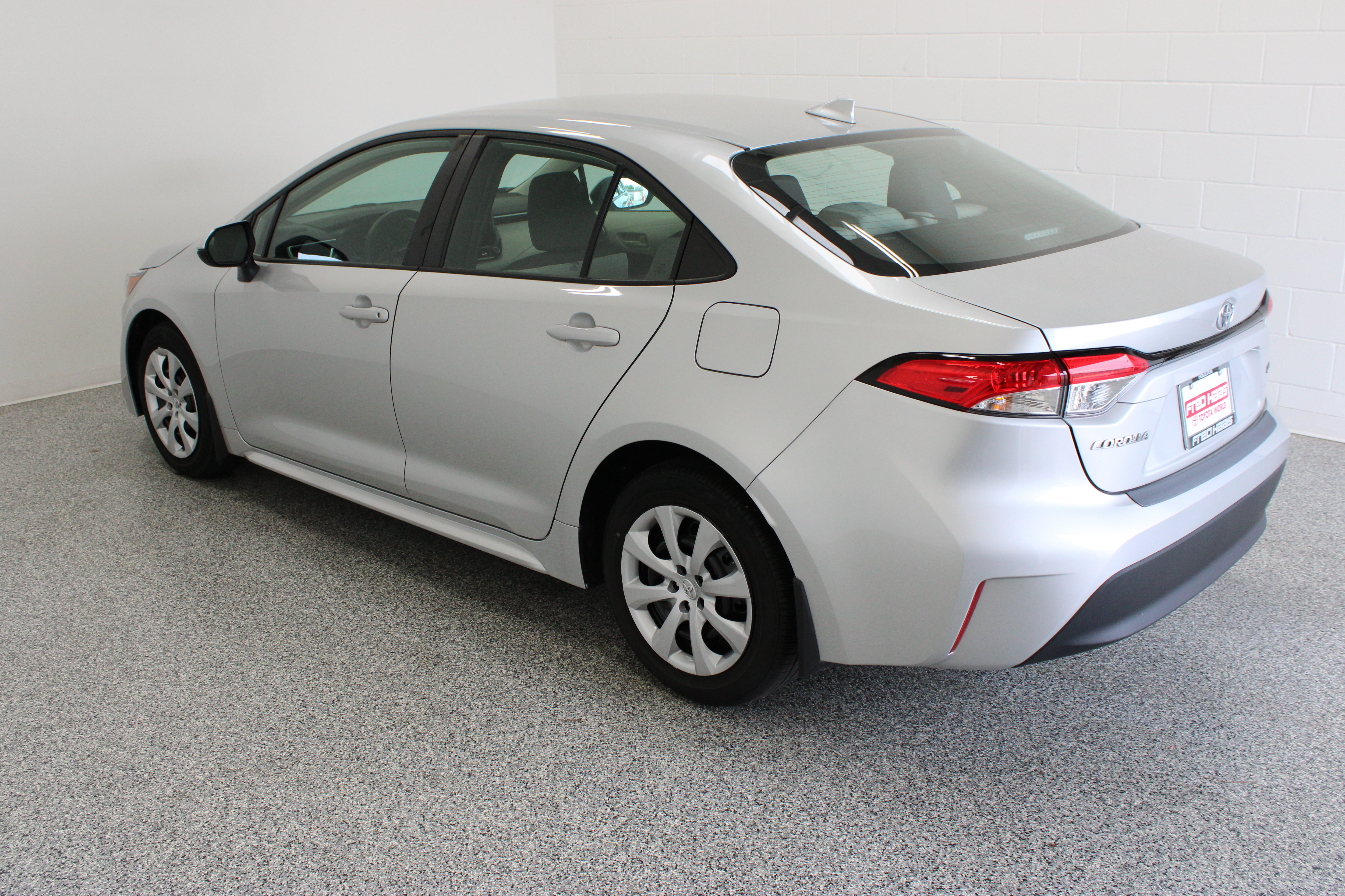Used 2025 Toyota Corolla LE FWD image 9