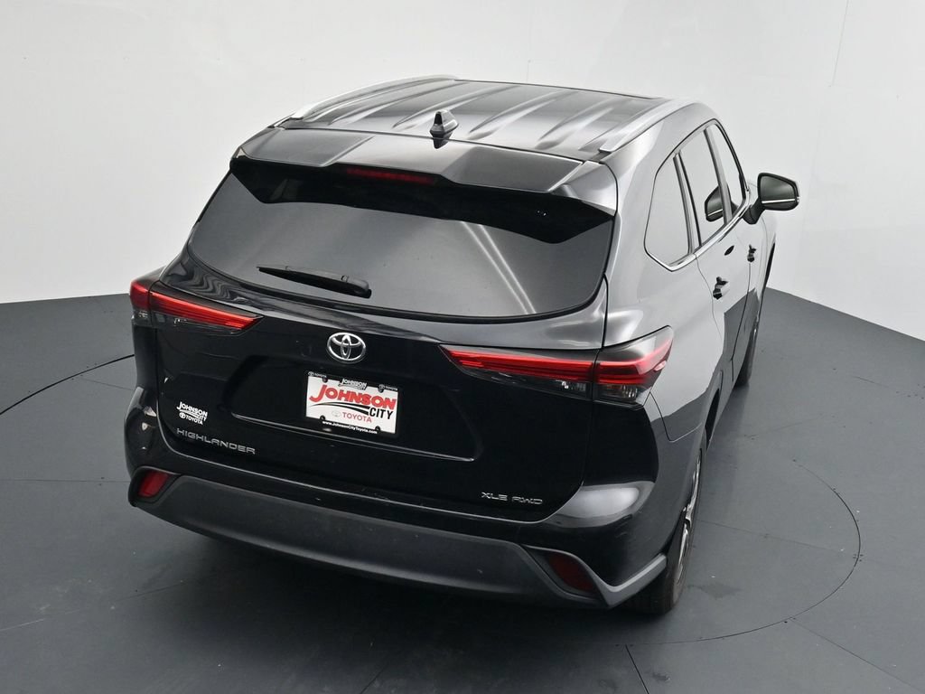 Used 2023 Toyota Highlander XLE AWD/4WD image 28