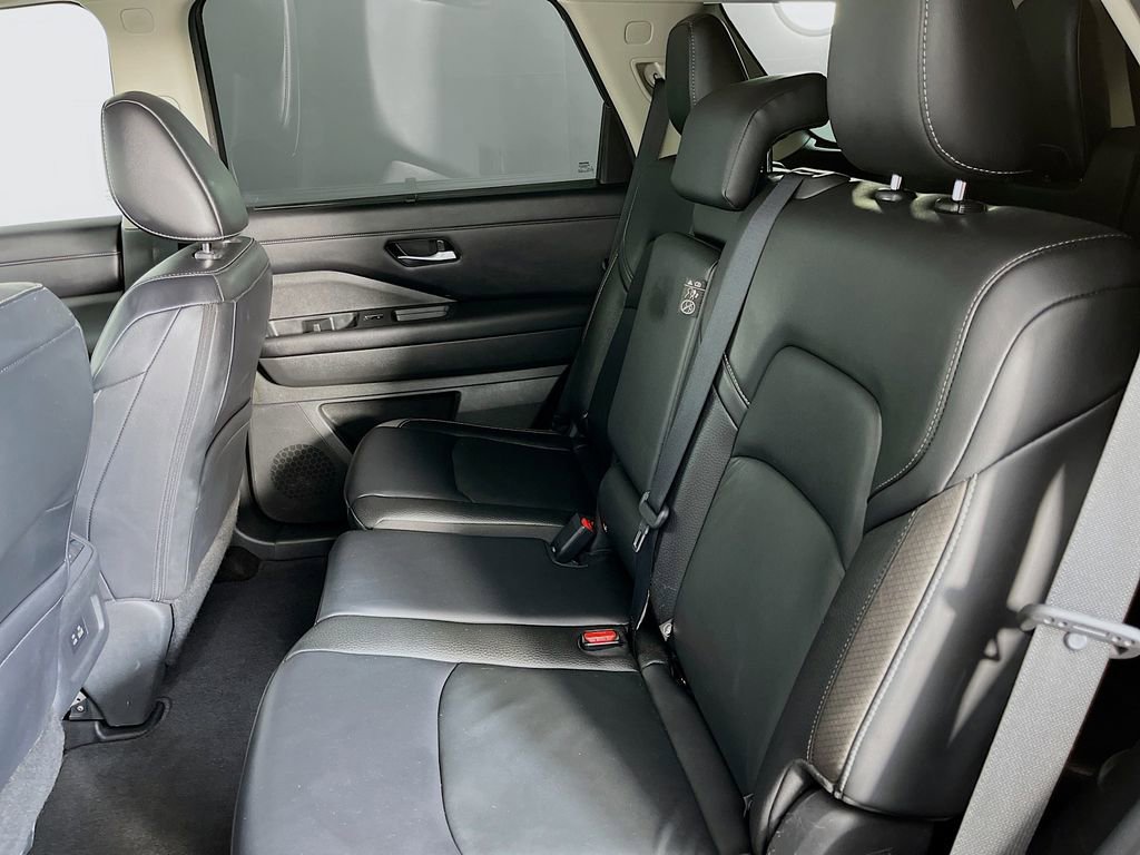 Used 2023 Nissan Pathfinder SL w/ Lighting Package (N92) FWD image 29