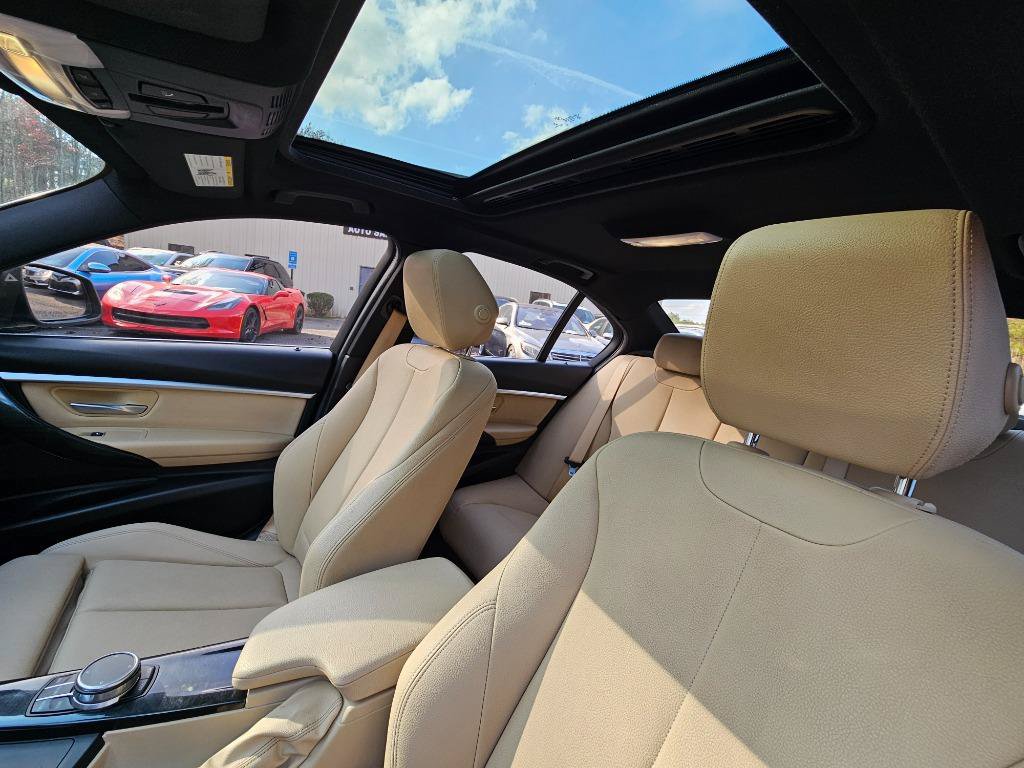 Used 2018 BMW 330i xDrive Sedan w/ Premium Package AWD/4WD image 15