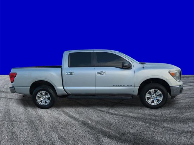 Used 2019 Nissan Titan SV image 3