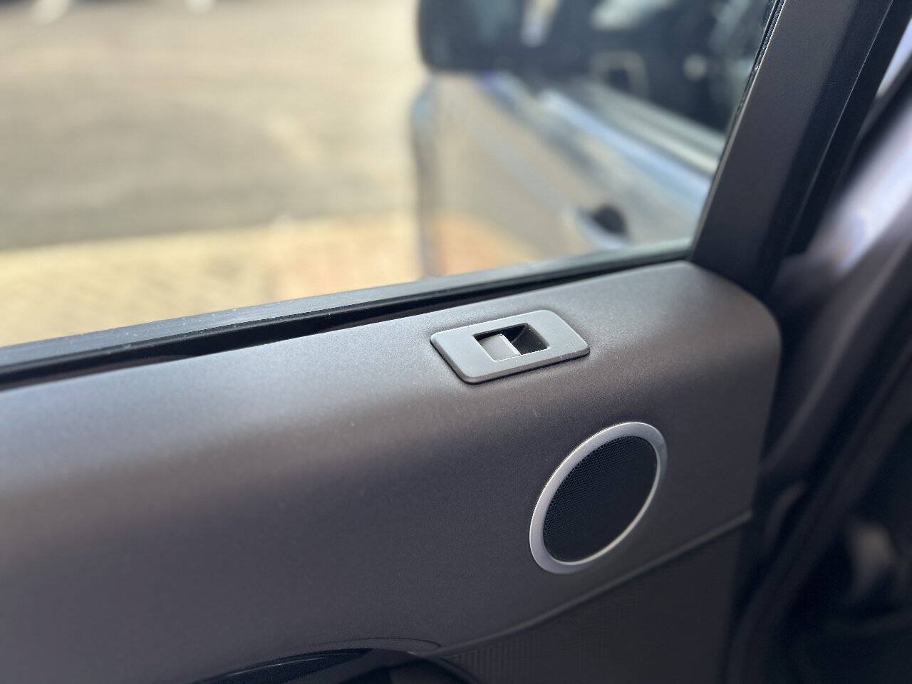 Used 2018 Land Rover Discovery SE AWD/4WD image 44