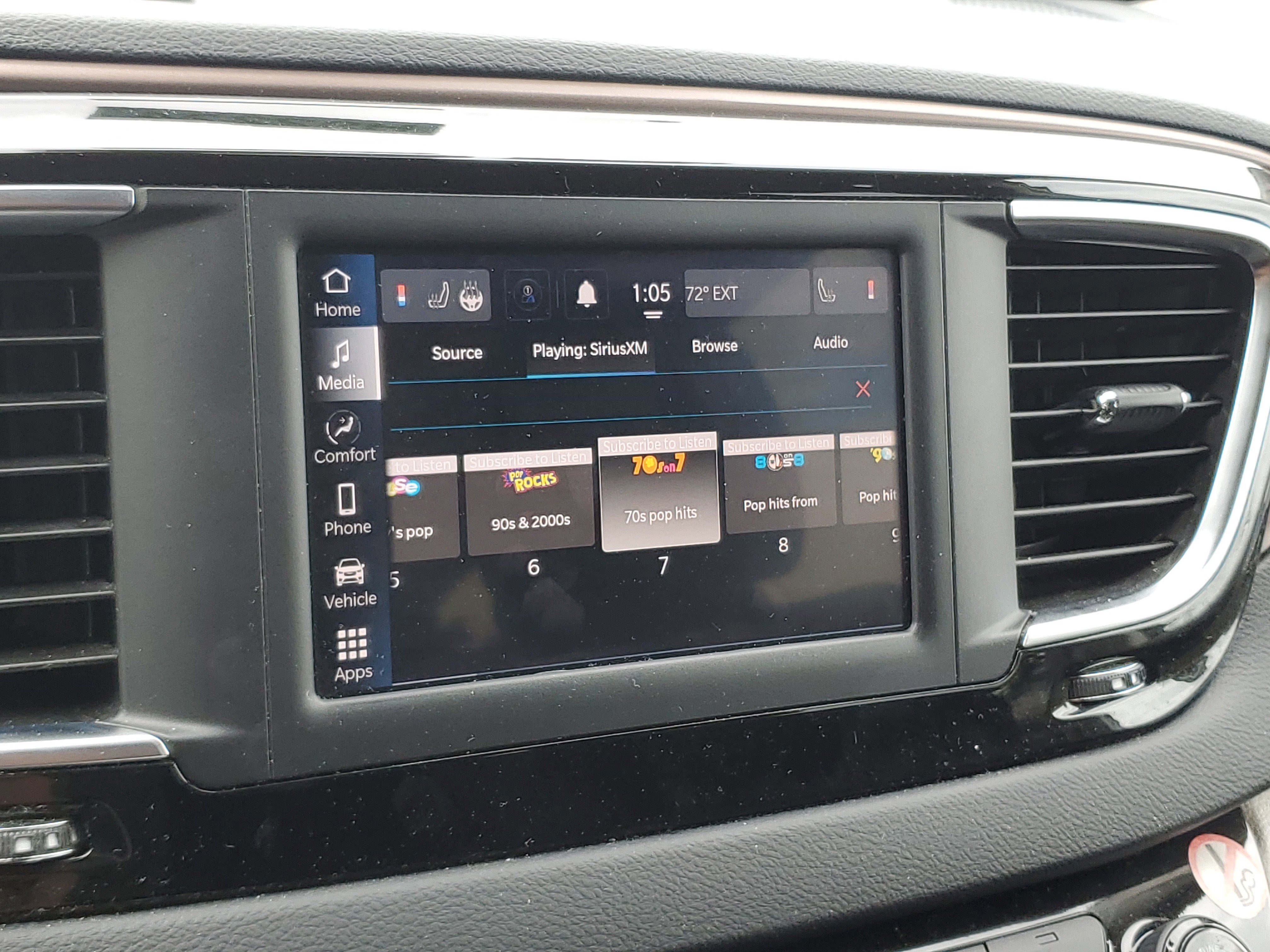 Used 2023 Chrysler Voyager LX image 27