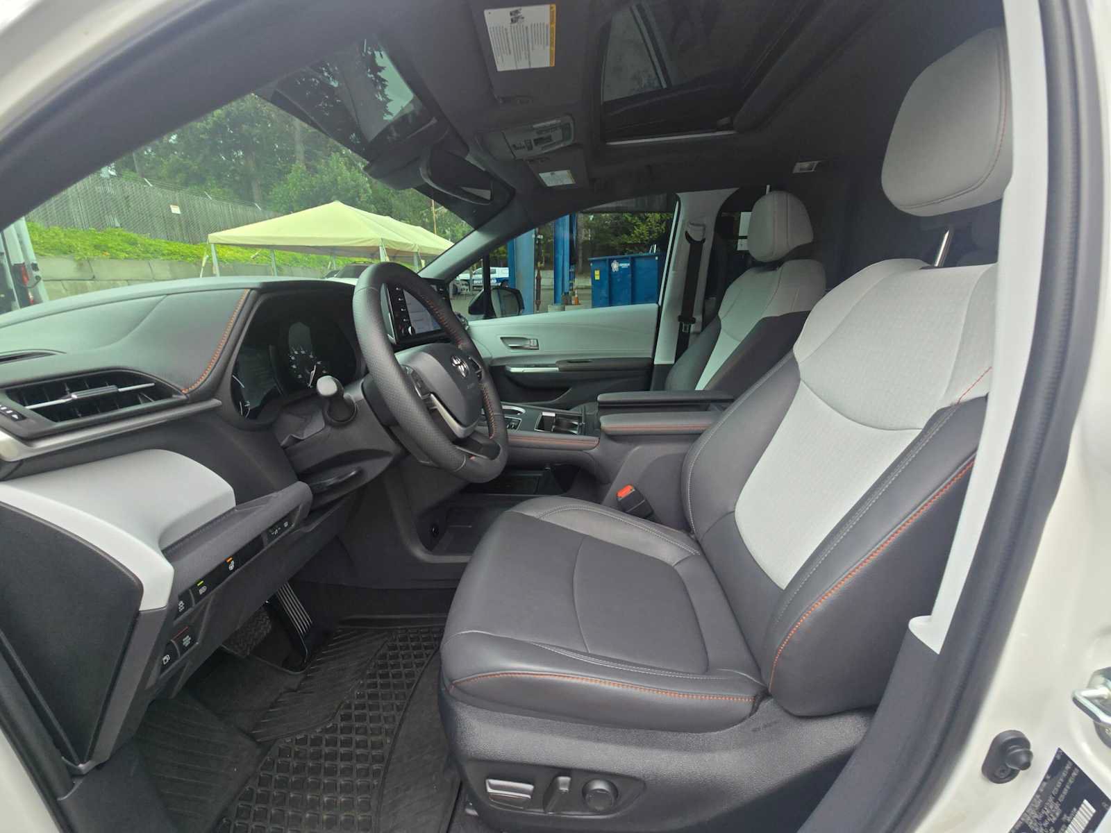 Used 2024 Toyota Sienna XSE AWD/4WD image 21