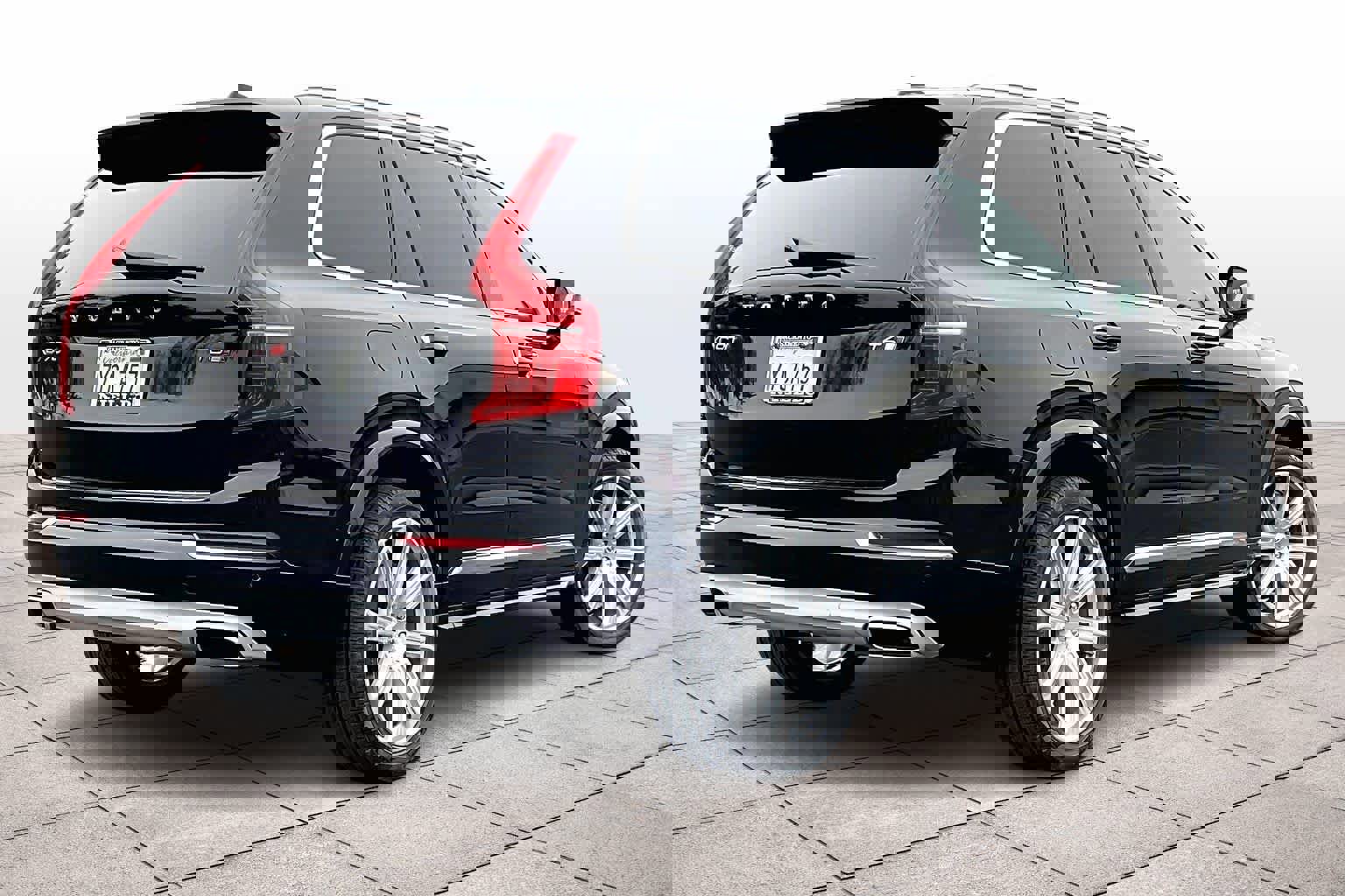 Used 2017 Volvo XC90 T6 Inscription w/ Vision Package image 16