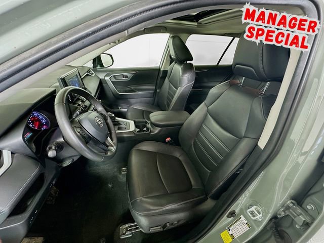 Used 2021 Toyota RAV4 XLE Premium image 12