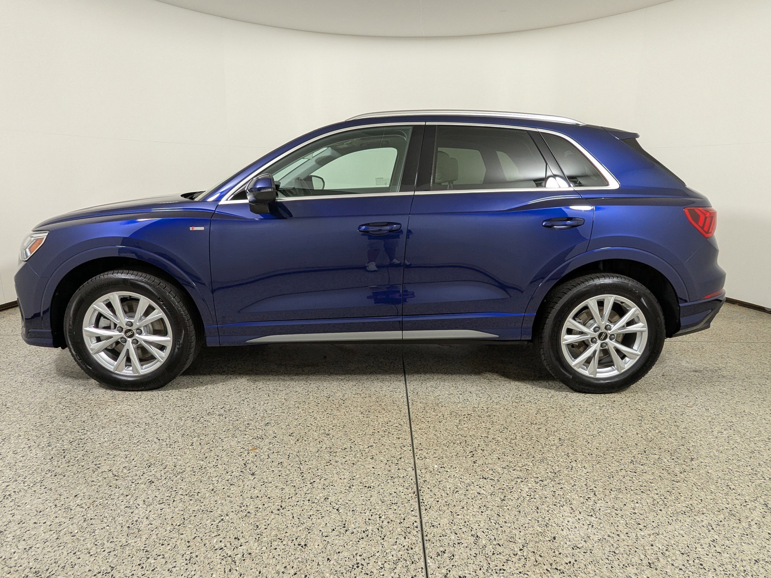 Certified 2025 Audi Q3 2.0T Premium Plus w/ Premium Plus Package image 4