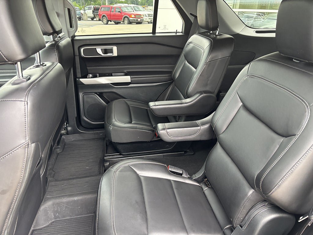 Used 2023 Ford Explorer XLT w/ Equipment Group 202A AWD/4WD image 15