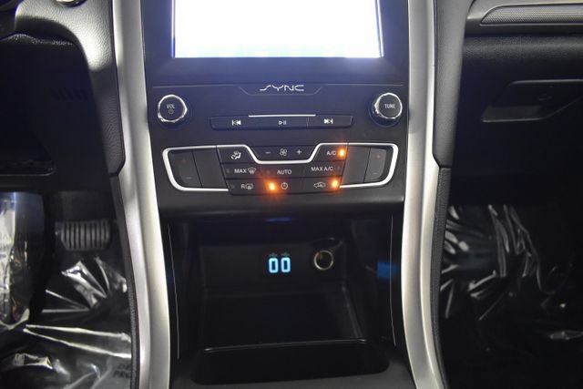 Used 2020 Ford Fusion SE FWD image 25