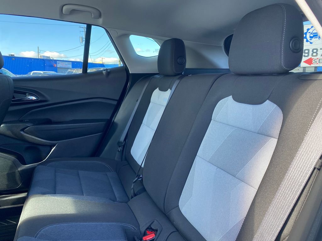 Used 2025 Chevrolet Trax LS w/ Driver Confidence Package FWD image 16