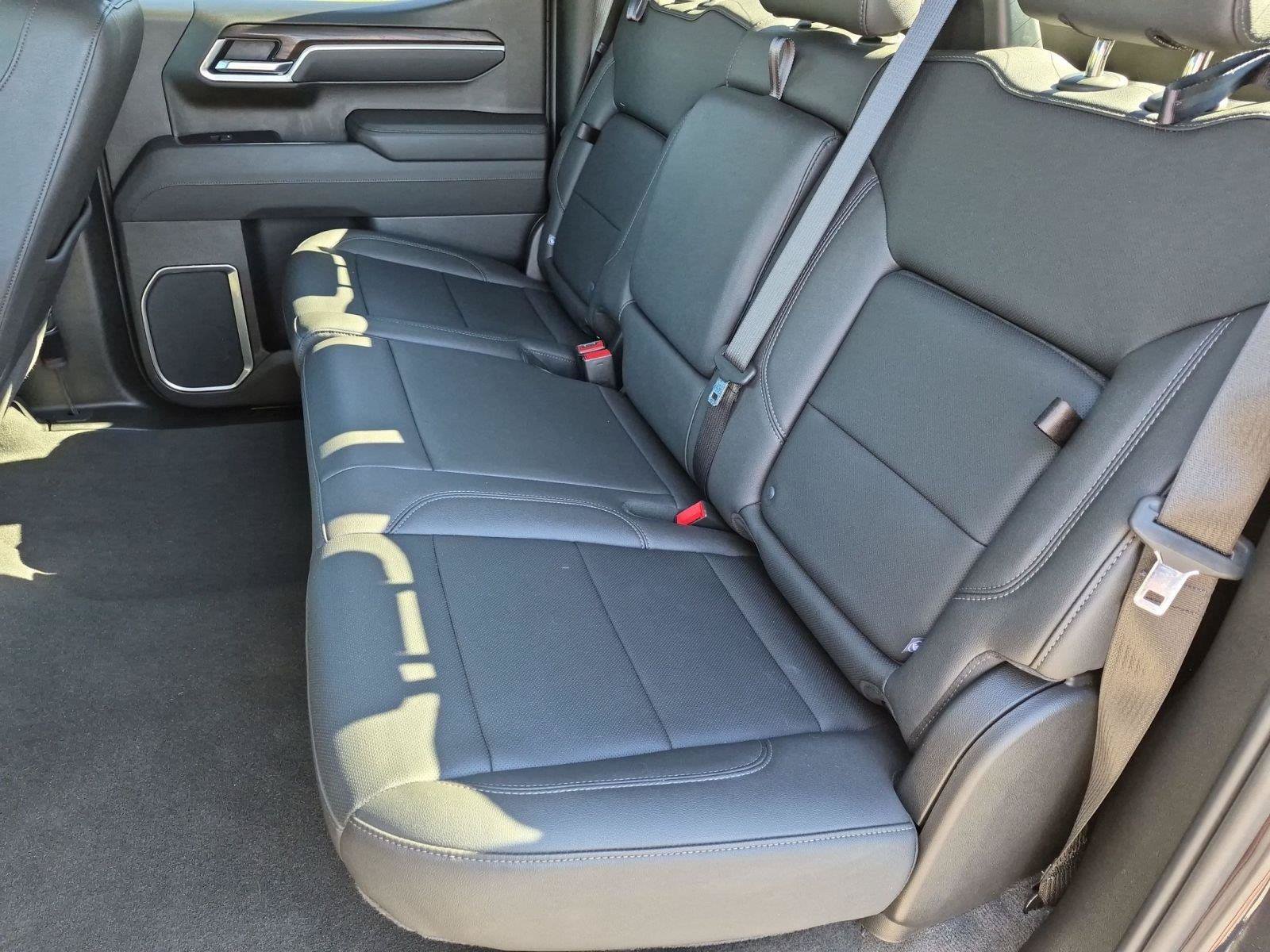 Used 2026 GMC Sierra 1500 SLT AWD/4WD image 12