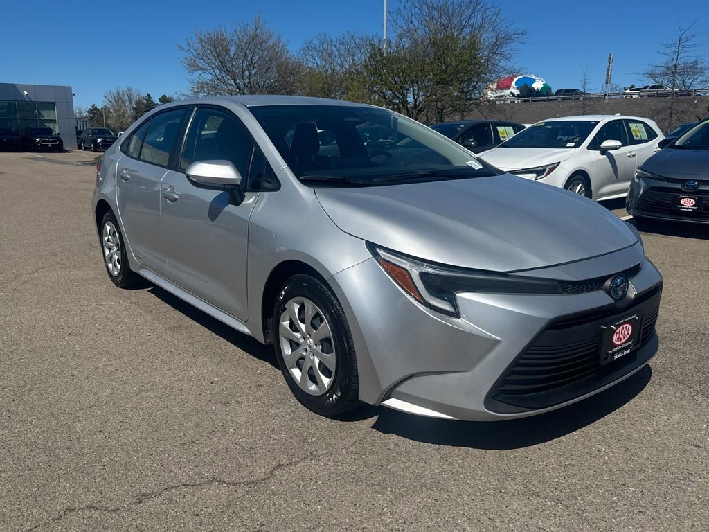 Used 2025 Toyota Corolla LE AWD/4WD image 10