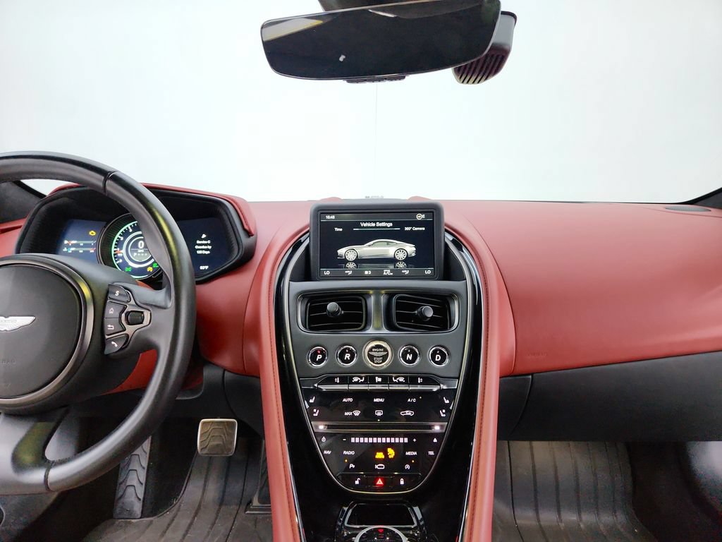 Used 2018 Aston Martin DB11 Coupe RWD image 32