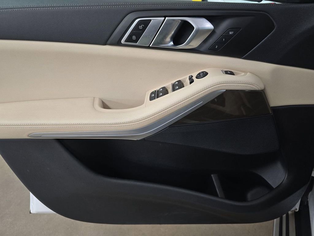 Used 2022 BMW X5 xDrive40i w/ Premium Package image 8