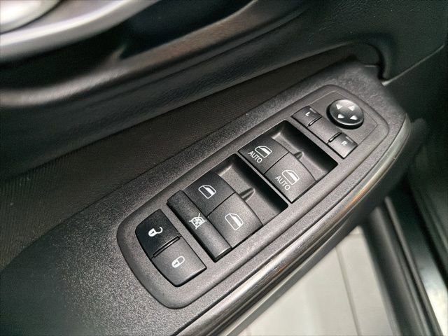 Used 2015 Jeep Cherokee Latitude w/ Comfort/Convenience Group image 14