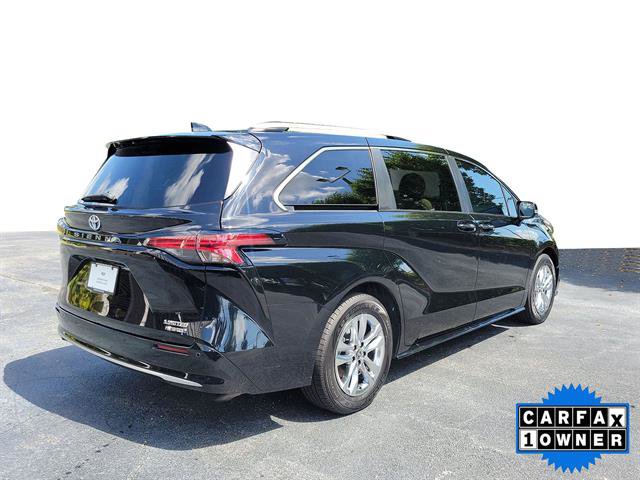 Used 2023 Toyota Sienna Limited FWD image 4