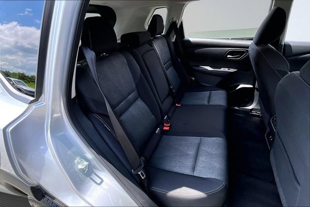 Used 2025 Nissan Rogue SV AWD/4WD image 24