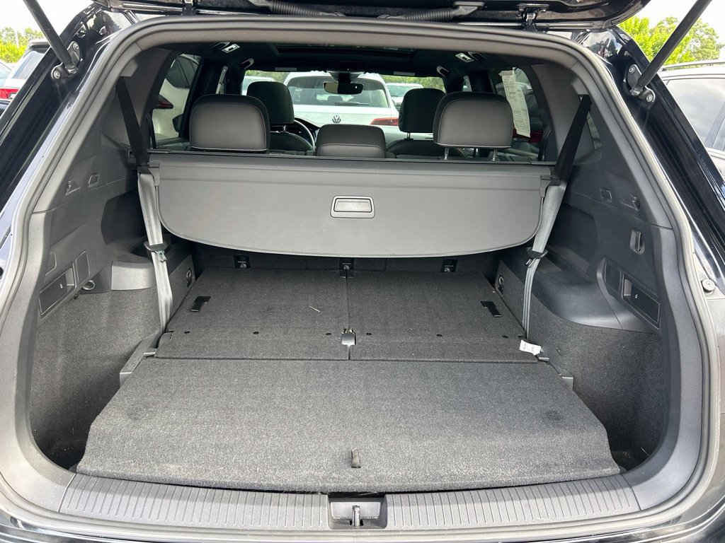 Certified 2023 Volkswagen Tiguan SE R-Line FWD image 52
