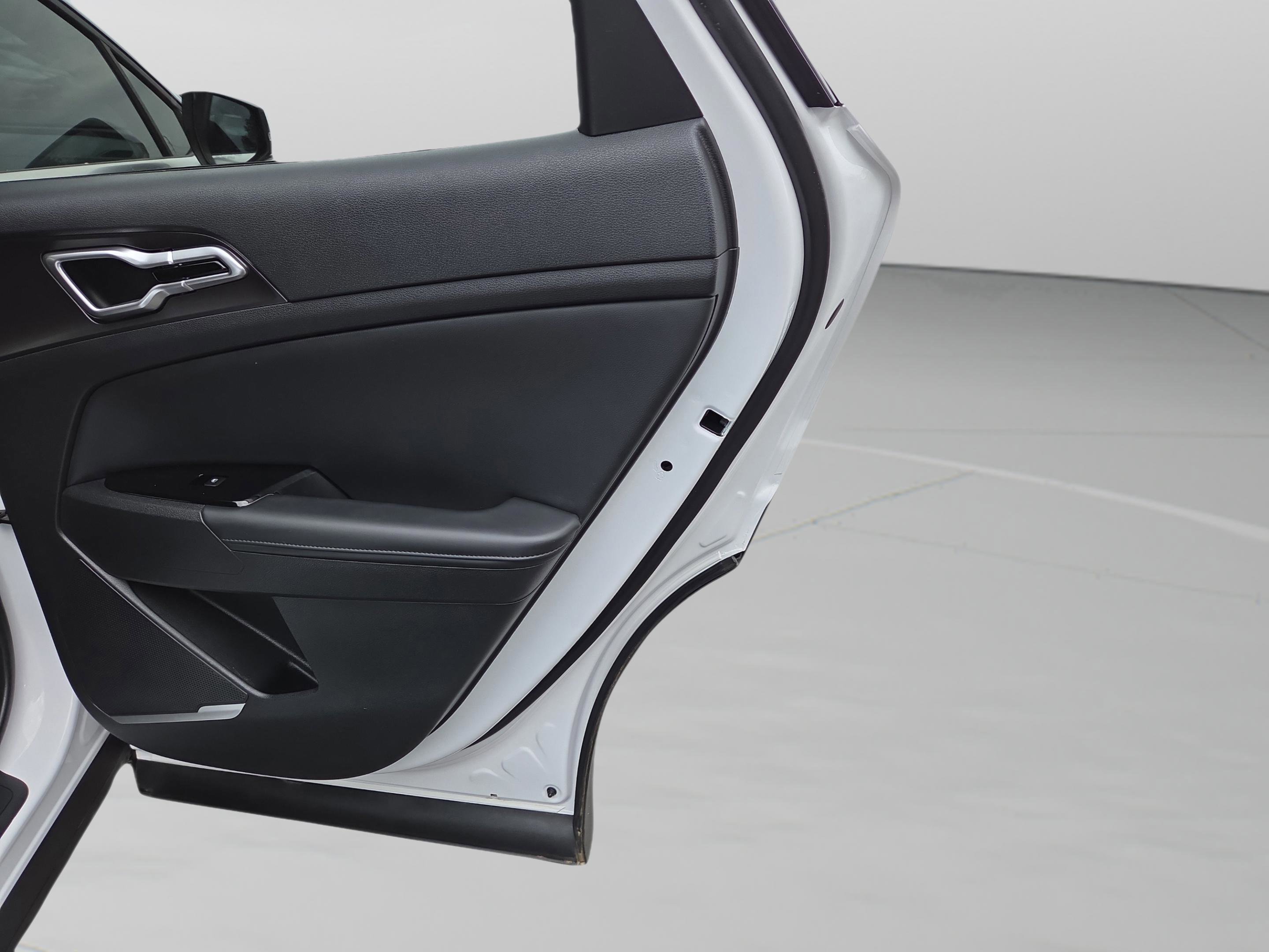 Used 2023 Kia Sportage EX image 35