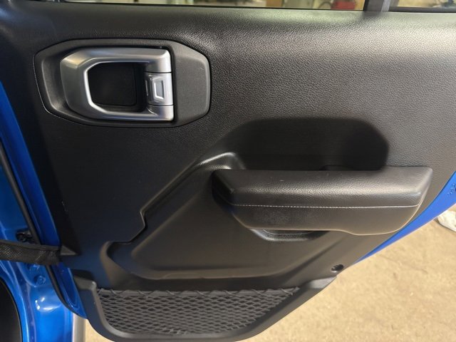 Used 2021 Jeep Gladiator Rubicon w/ Cold Weather Group image 23