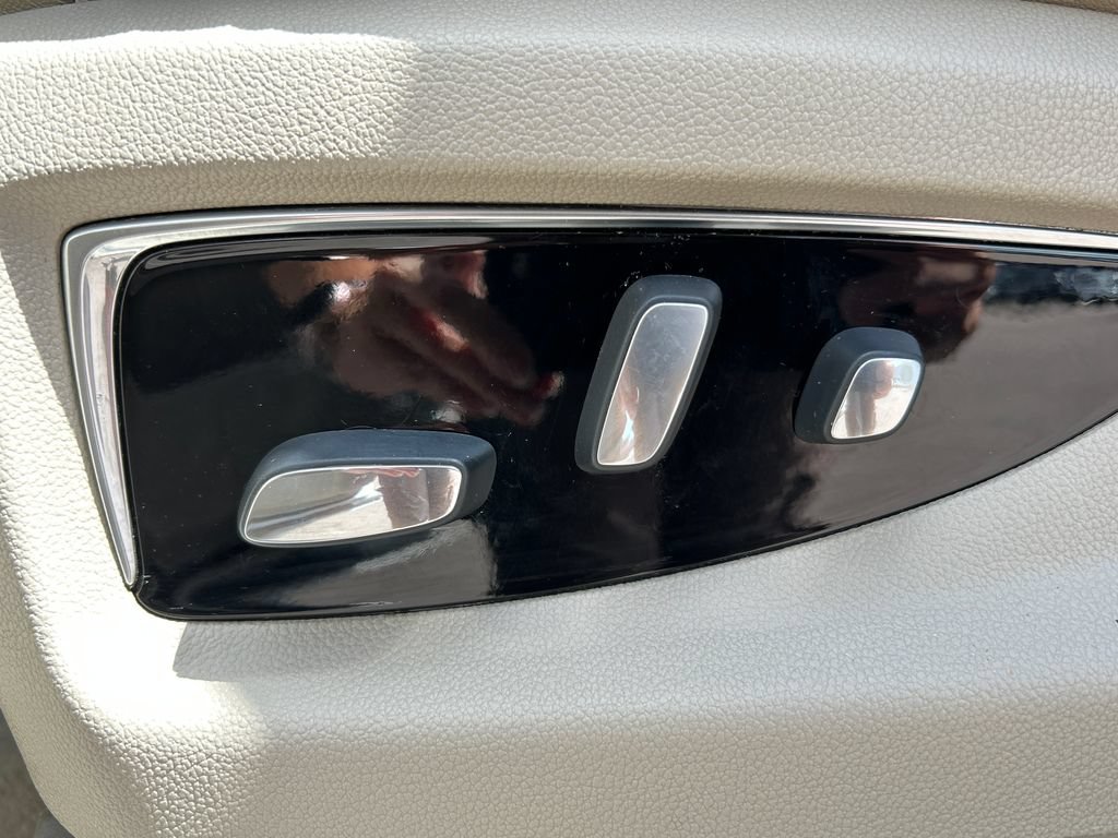 Used 2020 Cadillac Escalade Luxury AWD/4WD image 16