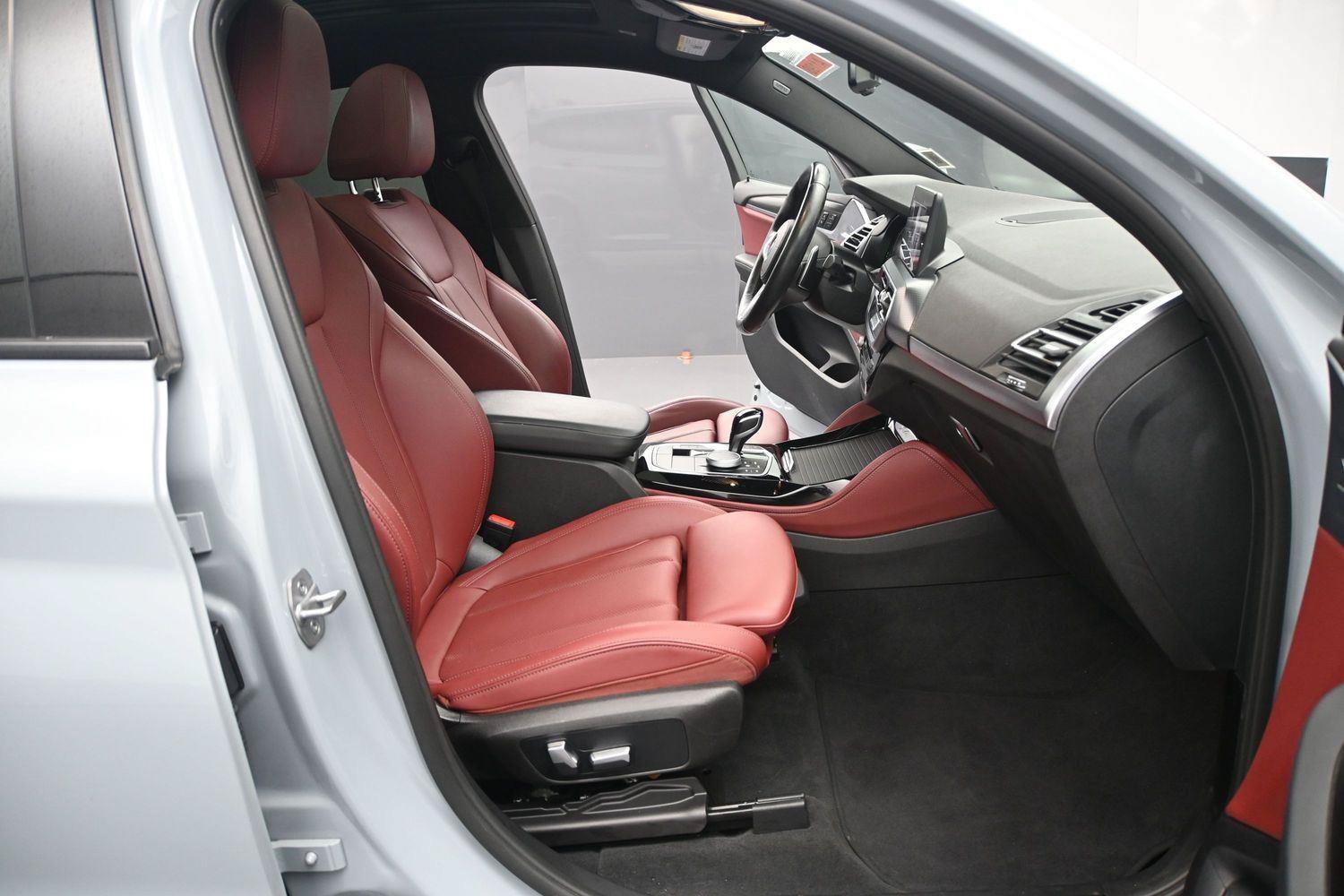 Used 2023 BMW X4 xDrive30i w/ M Sport Package AWD/4WD image 17