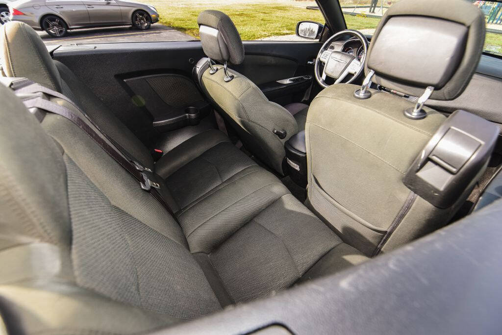 Used 2012 Chrysler 200 Touring FWD image 13