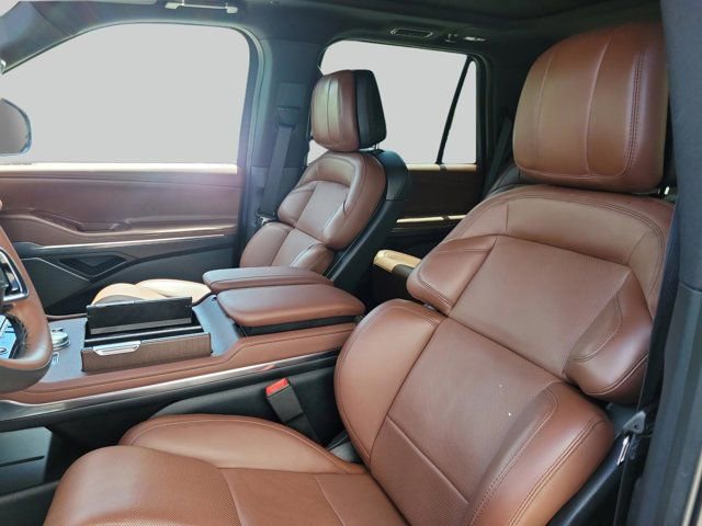 Used 2025 Lincoln Navigator Reserve image 8