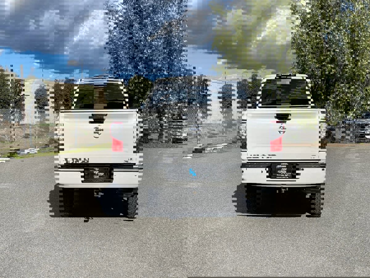 Used 2016 Nissan Titan SL image 6