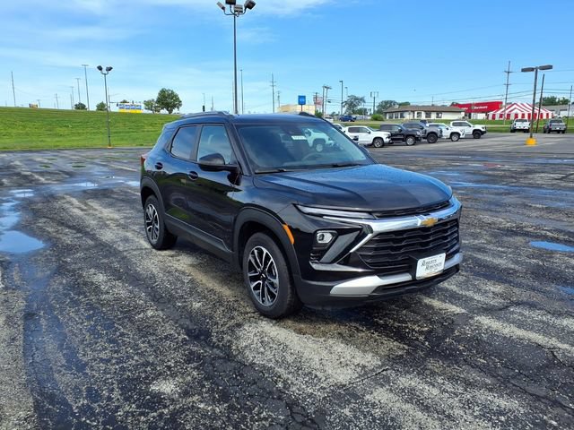 Used 2025 Chevrolet TrailBlazer LT AWD/4WD image 4