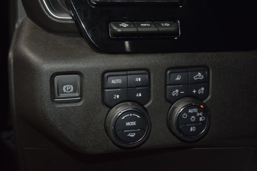 Used 2024 Chevrolet Silverado 1500 High Country w/ Technology Package AWD/4WD image 37