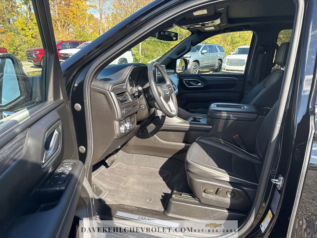 Used 2021 GMC Yukon XL SLT w/ SLT Premium Package image 9