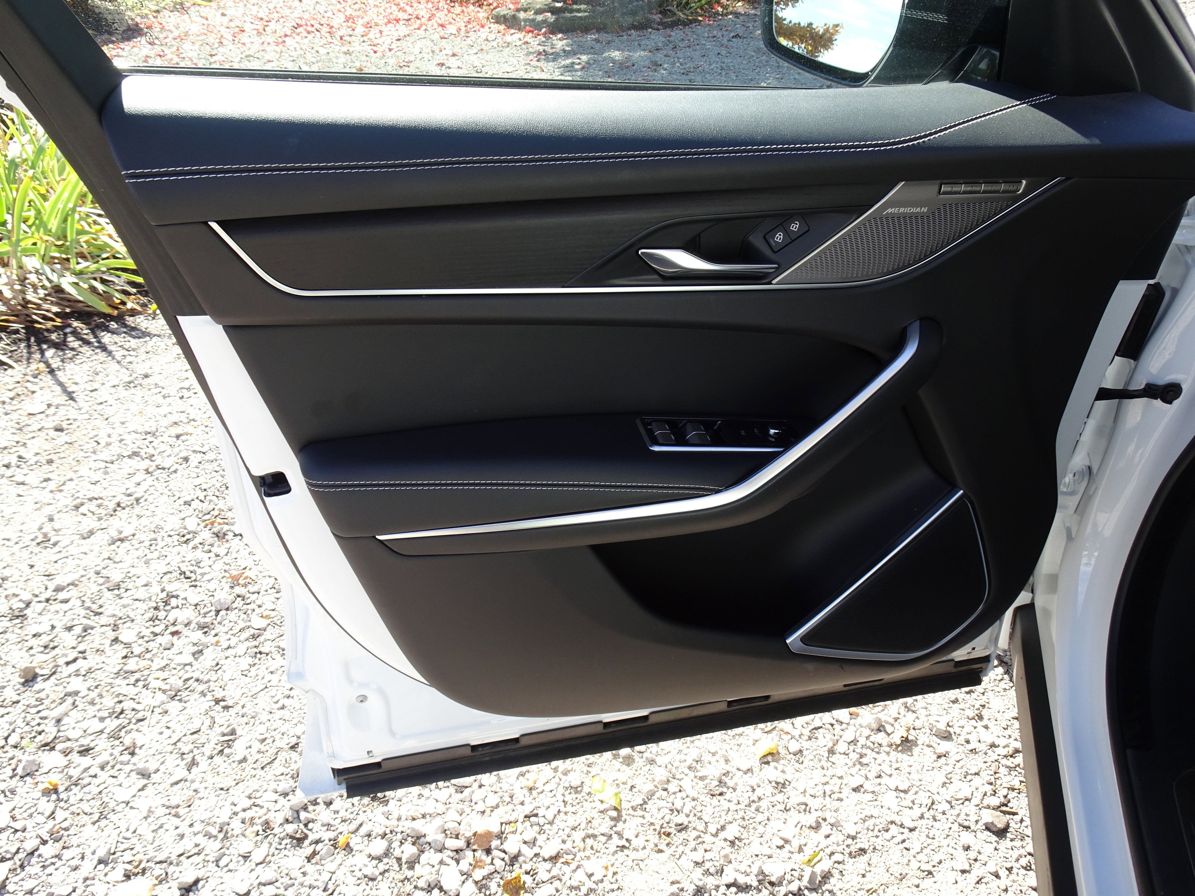 Certified 2025 Jaguar F-PACE R-Dynamic S image 16