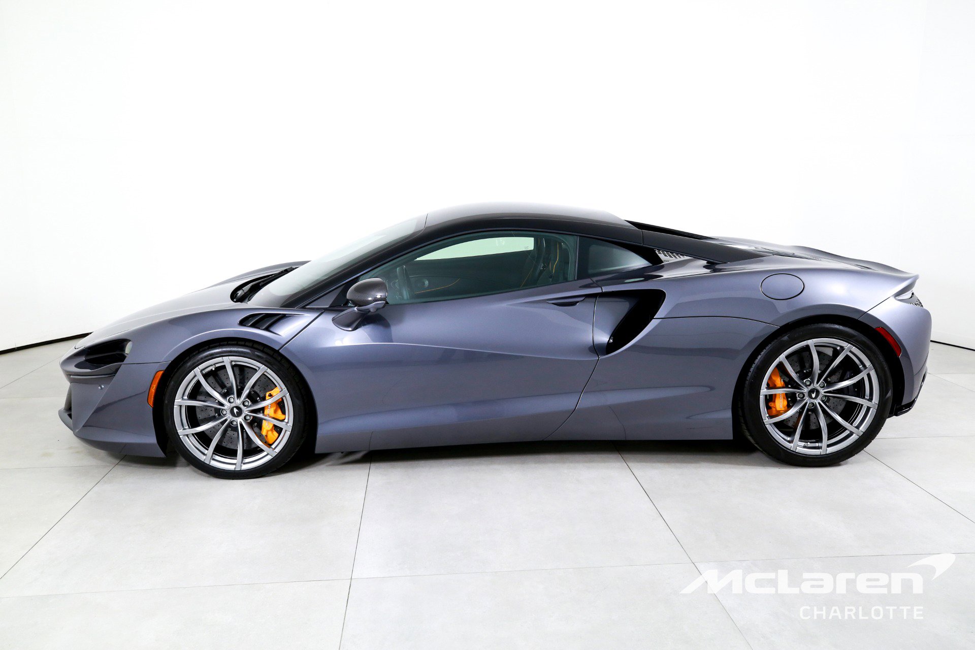 Used 2023 McLaren Artura image 6