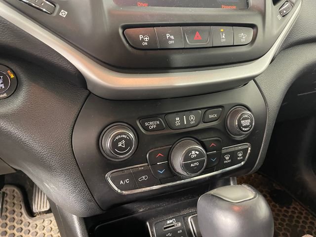 Used 2015 Jeep Cherokee Trailhawk w/ Comfort/Convenience Group AWD/4WD image 8