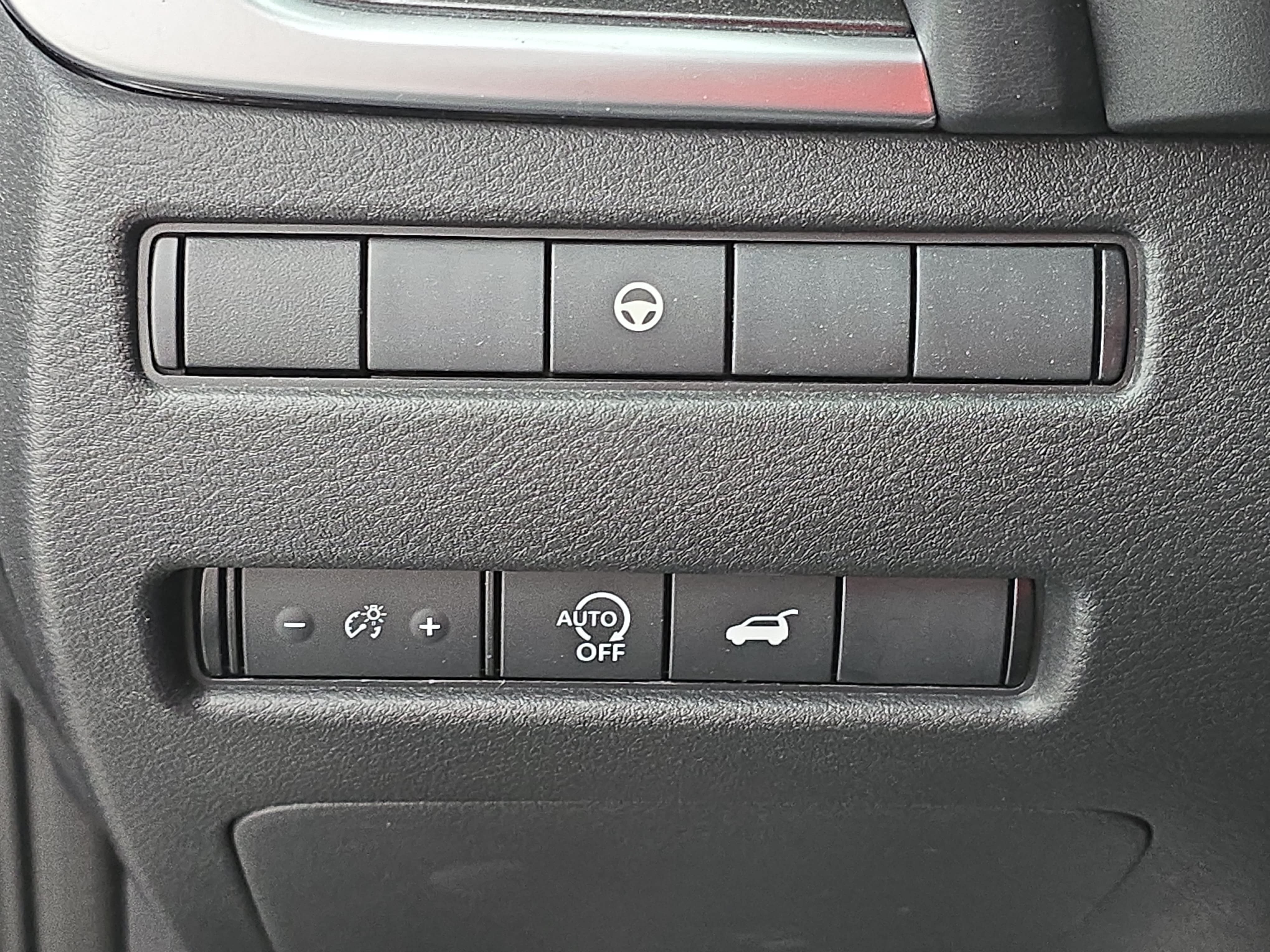 Certified 2025 Nissan Rogue SV FWD image 25