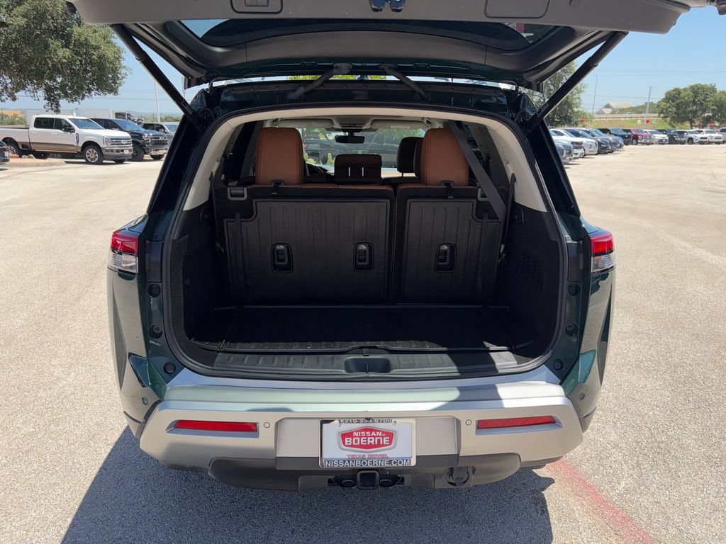Used 2025 Nissan Pathfinder Platinum w/ Cargo Package FWD image 28