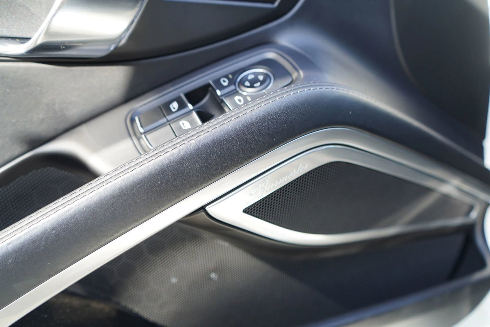 Used 2015 Porsche 911 Turbo S w/ High-end Infotainment Package image 17