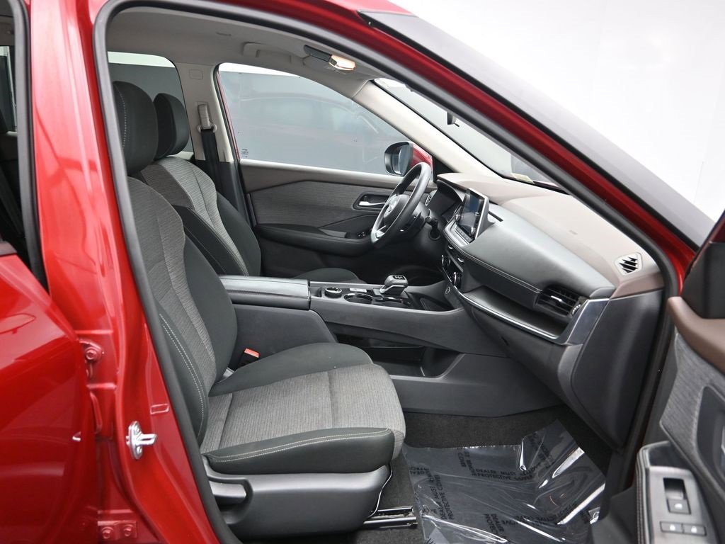 Used 2023 Nissan Rogue SV image 27