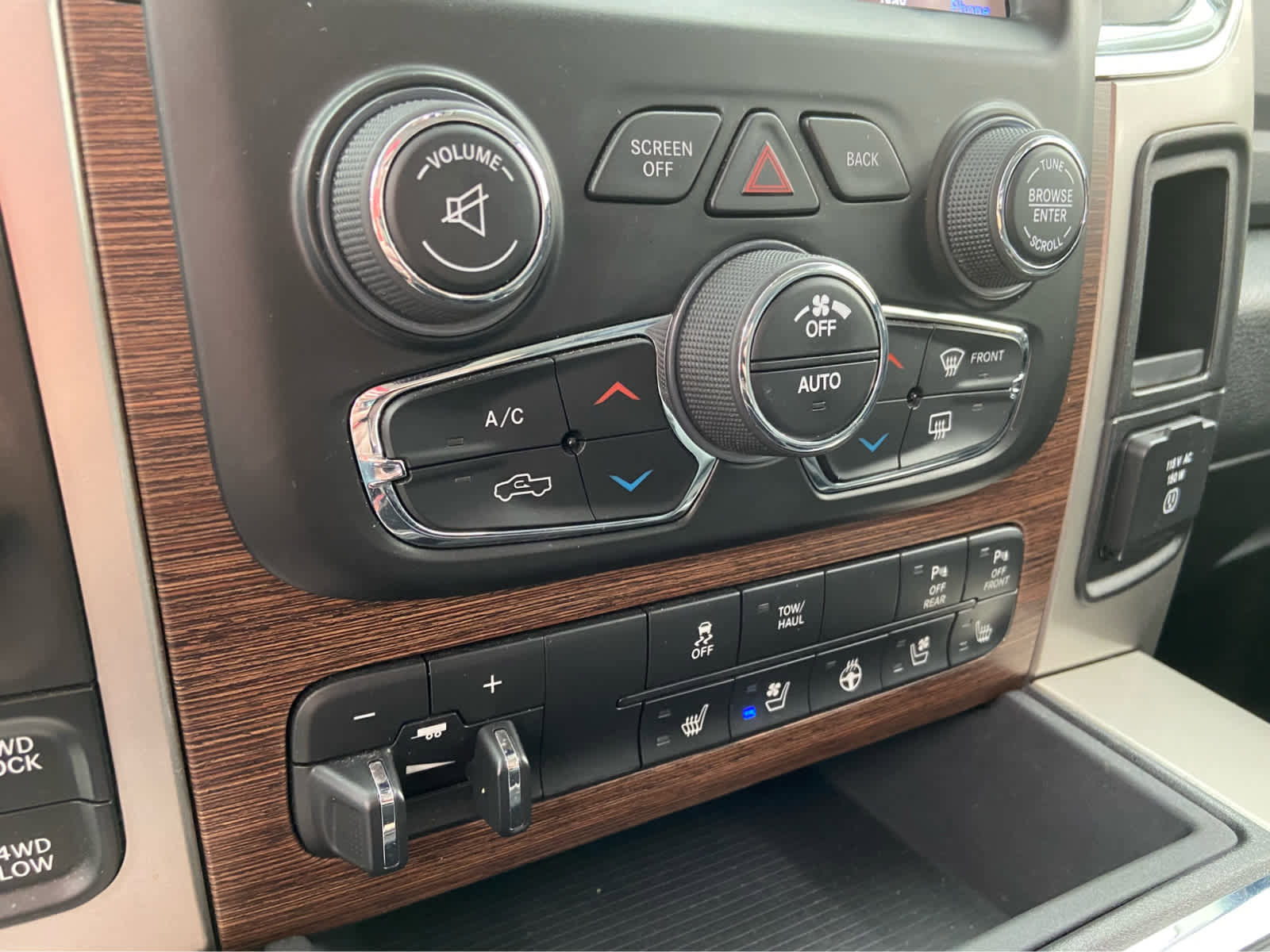 Used 2018 RAM 1500 Laramie w/ Convenience Group image 30