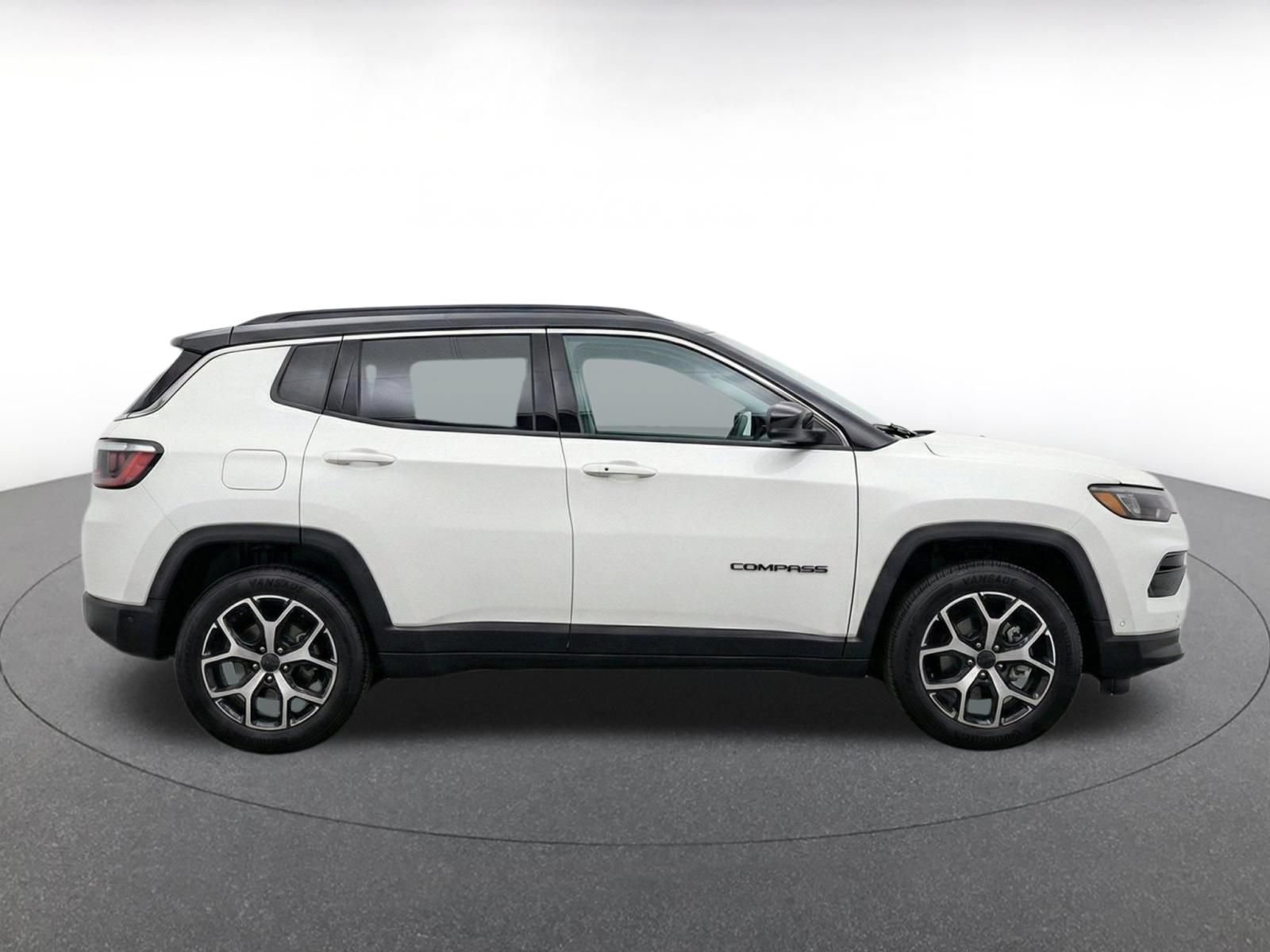 Used 2025 Jeep Compass Limited AWD/4WD image 14