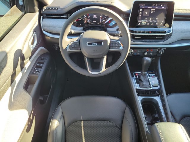 Used 2026 Jeep Compass Latitude AWD/4WD image 10