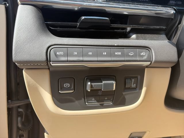 Used 2024 Cadillac Escalade Premium Luxury w/ Performance Package AWD/4WD image 13
