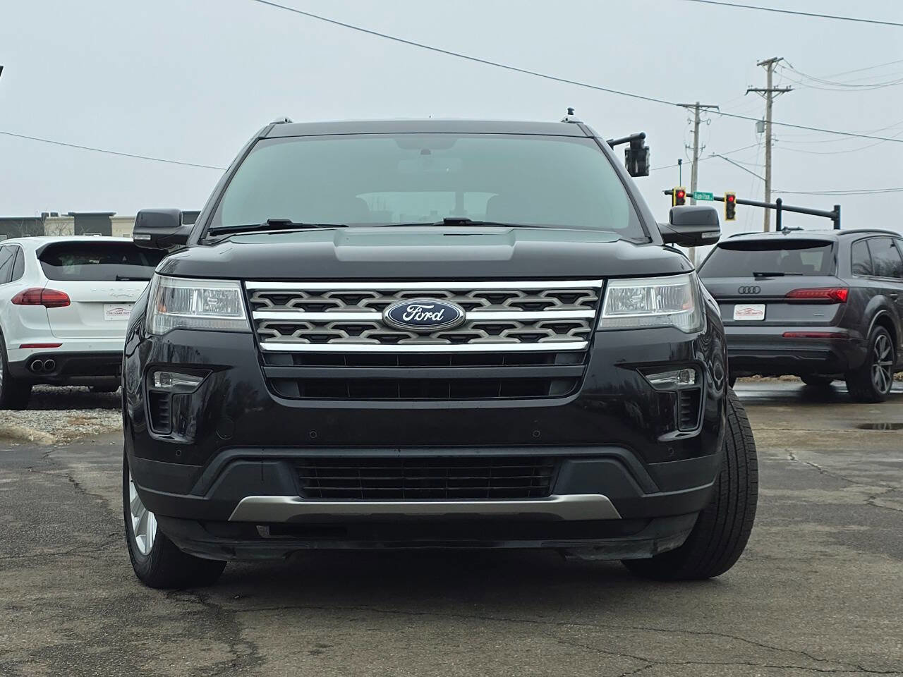 Used 2018 Ford Explorer XLT w/ Equipment Group 202A image 5