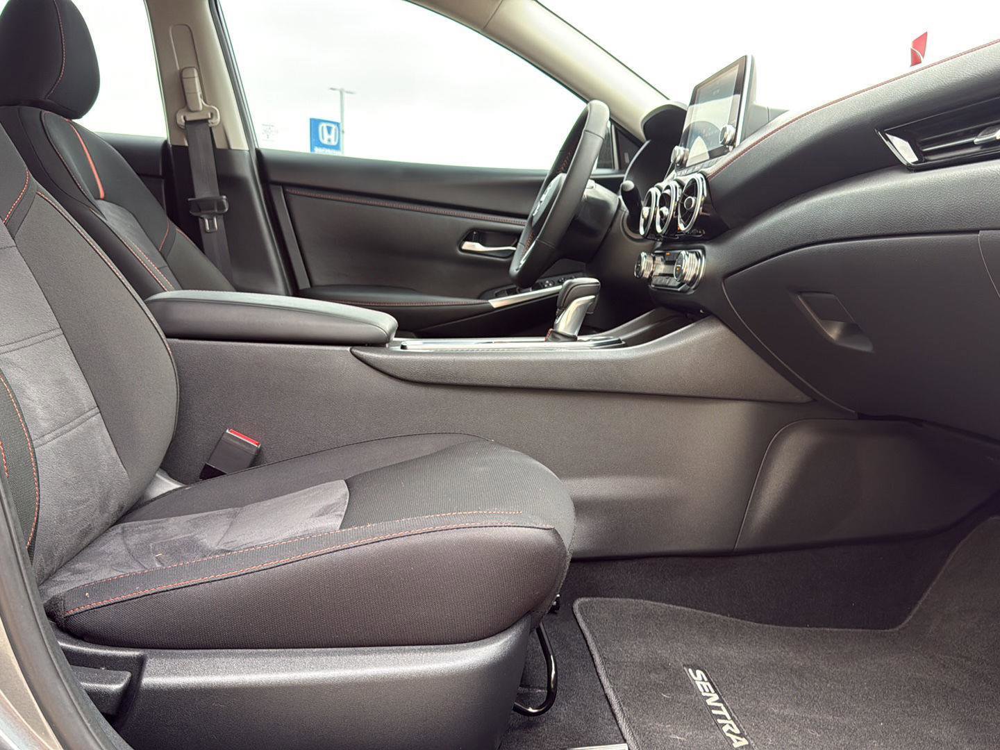 Used 2025 Nissan Sentra SR w/ Lighting Package FWD image 34